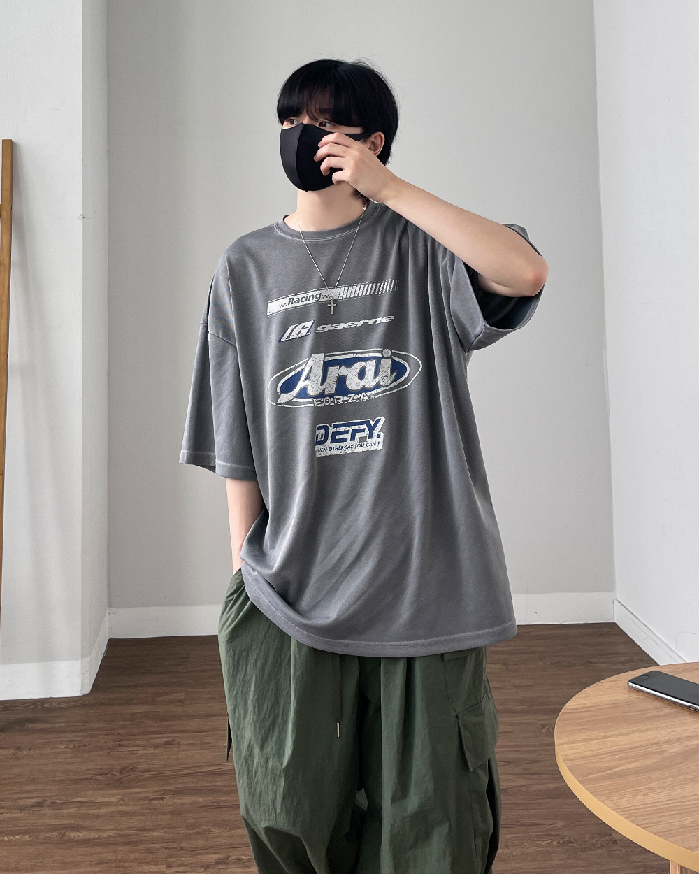 반팔 티셔츠 모델 착용 이미지-S1L44